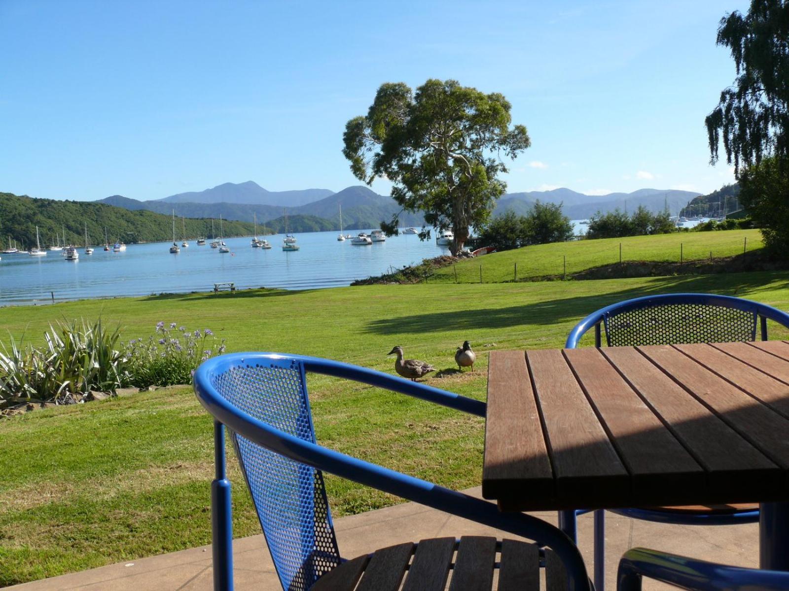 Bay Vista Waterfront Motel Picton Exterior foto